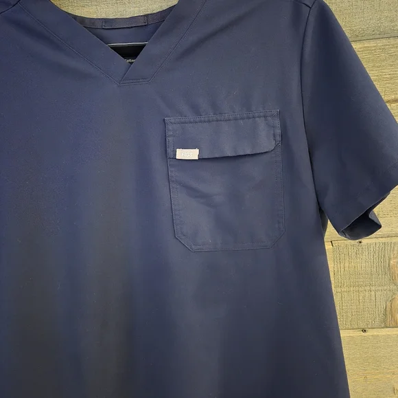 Figs The Catarina One-Pocket Scrub Top Navy Blue in Size Medium - Picture 3 of 7